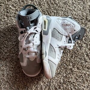 Jordan Kids Sneakers in White and Gray